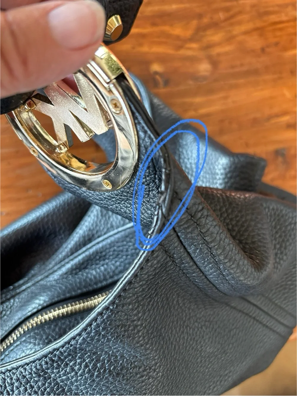 MICHAEL KORS Hobo Shoulder Bag, Pebbled Black Leather, Gold Tone Hardware EUC